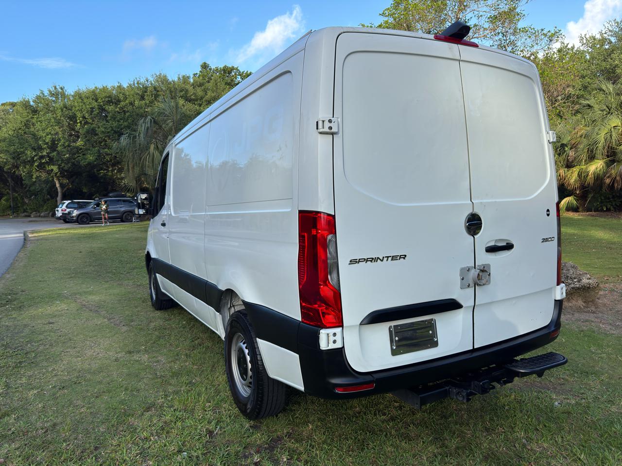 Freightliner Sprinter Van 2500 Standard Roof V6 144" RWD 2019