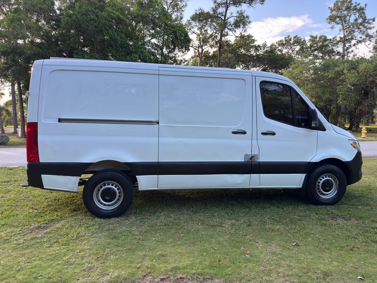 Freightliner Sprinter Van 2500 Standard Roof V6 144" RWD 2019
