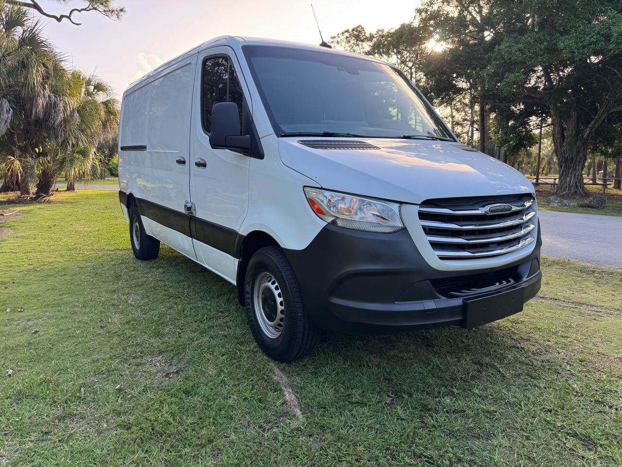 Freightliner Sprinter Van 2500 Standard Roof V6 144" RWD 2019