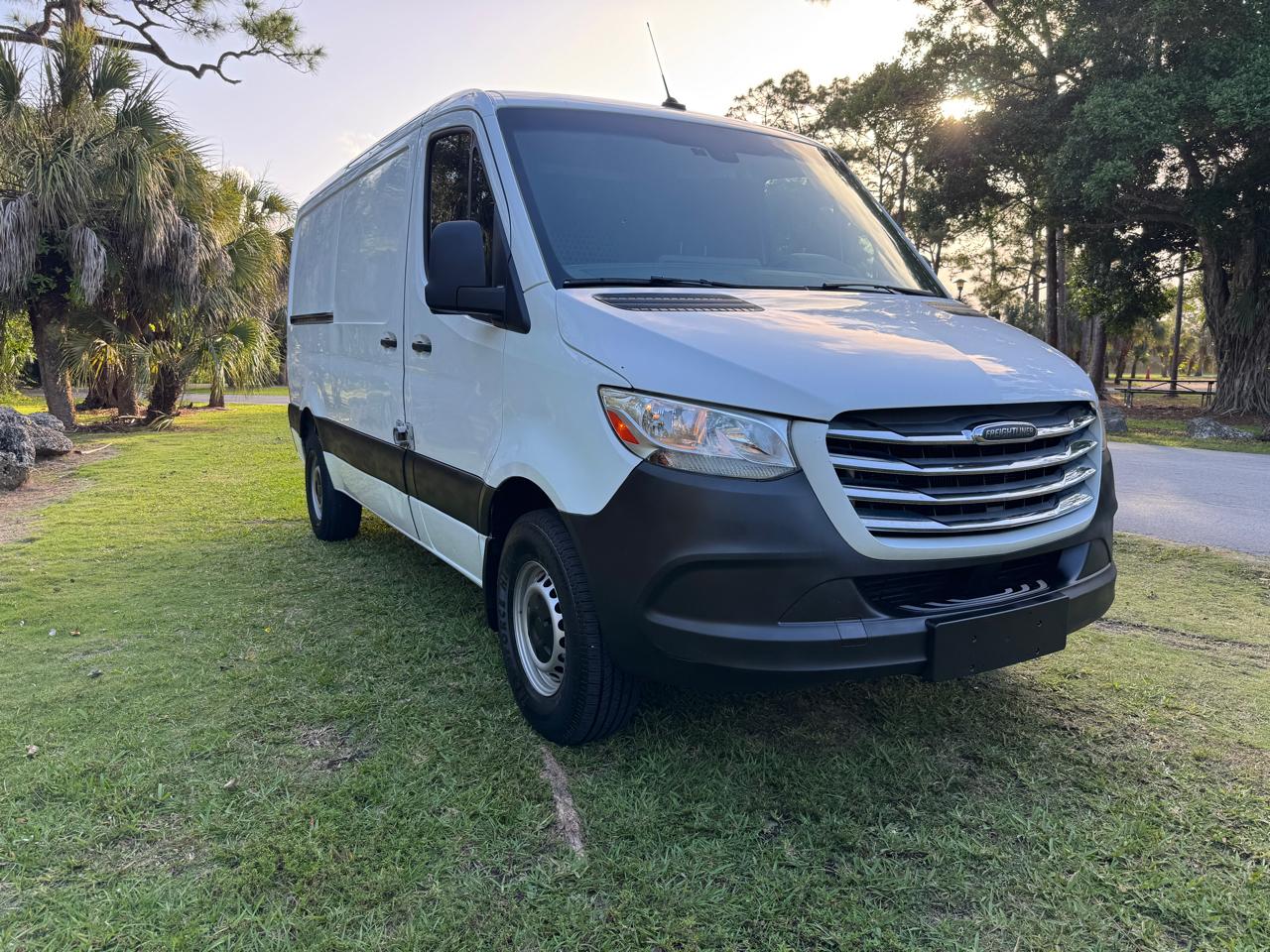 Freightliner Sprinter Van 2500 Standard Roof V6 144" RWD 2019