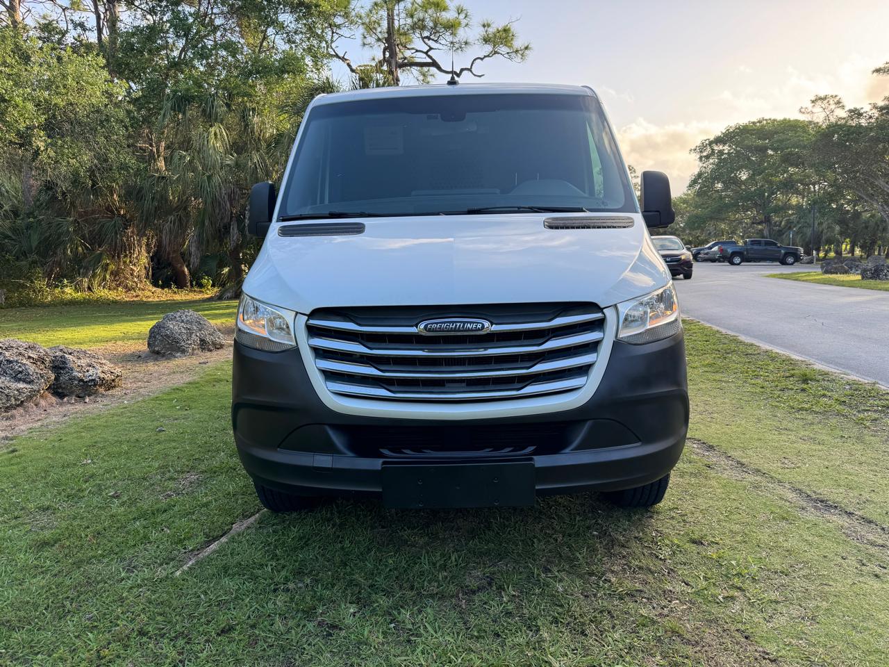 Freightliner Sprinter Van 2500 Standard Roof V6 144" RWD 2019