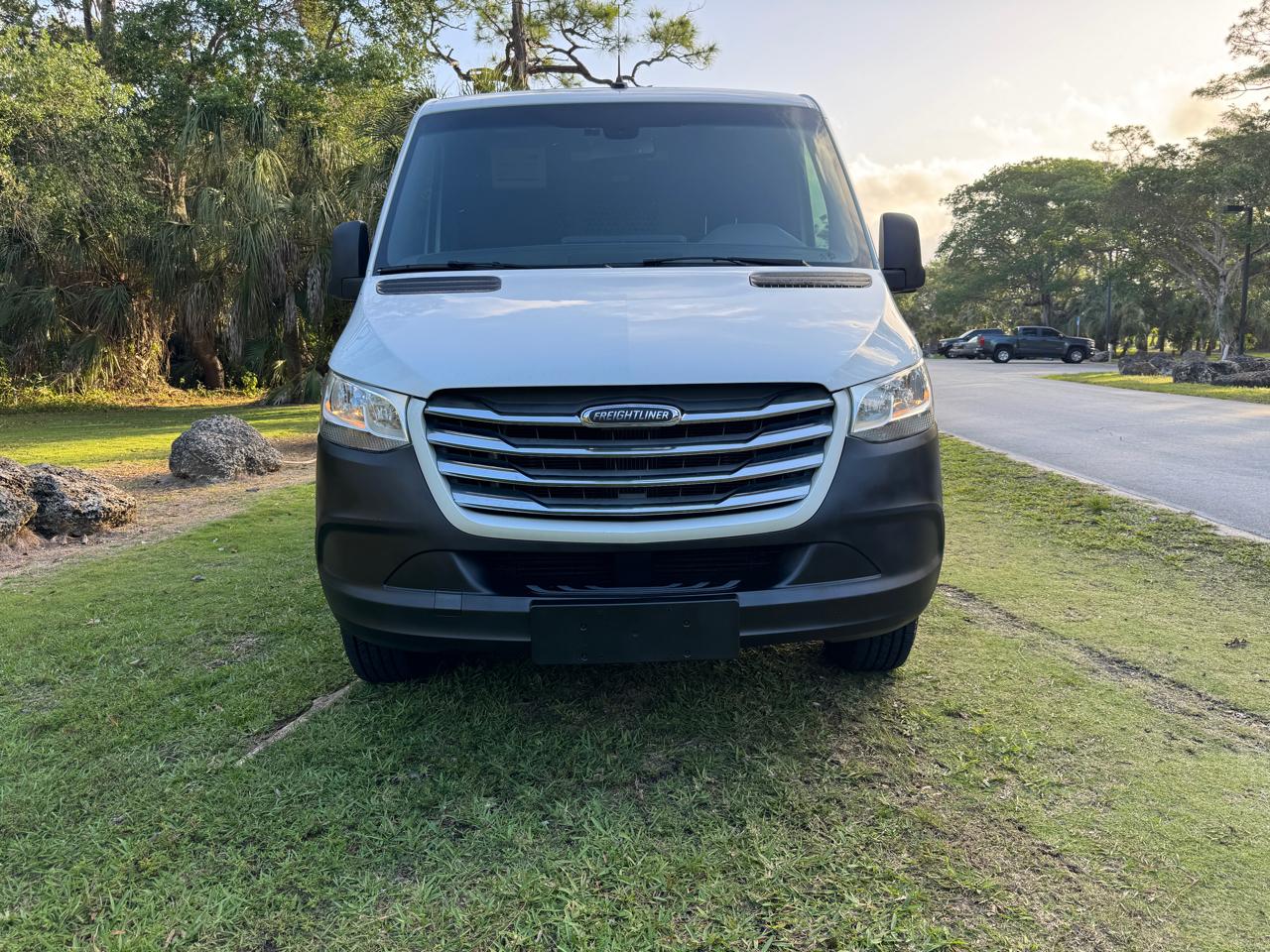Freightliner Sprinter Van 2500 Standard Roof V6 144" RWD 2019