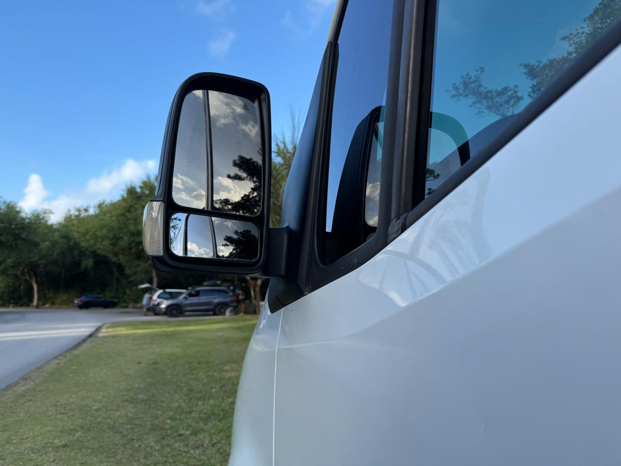 Freightliner Sprinter Van 2500 Standard Roof V6 144" RWD 2019