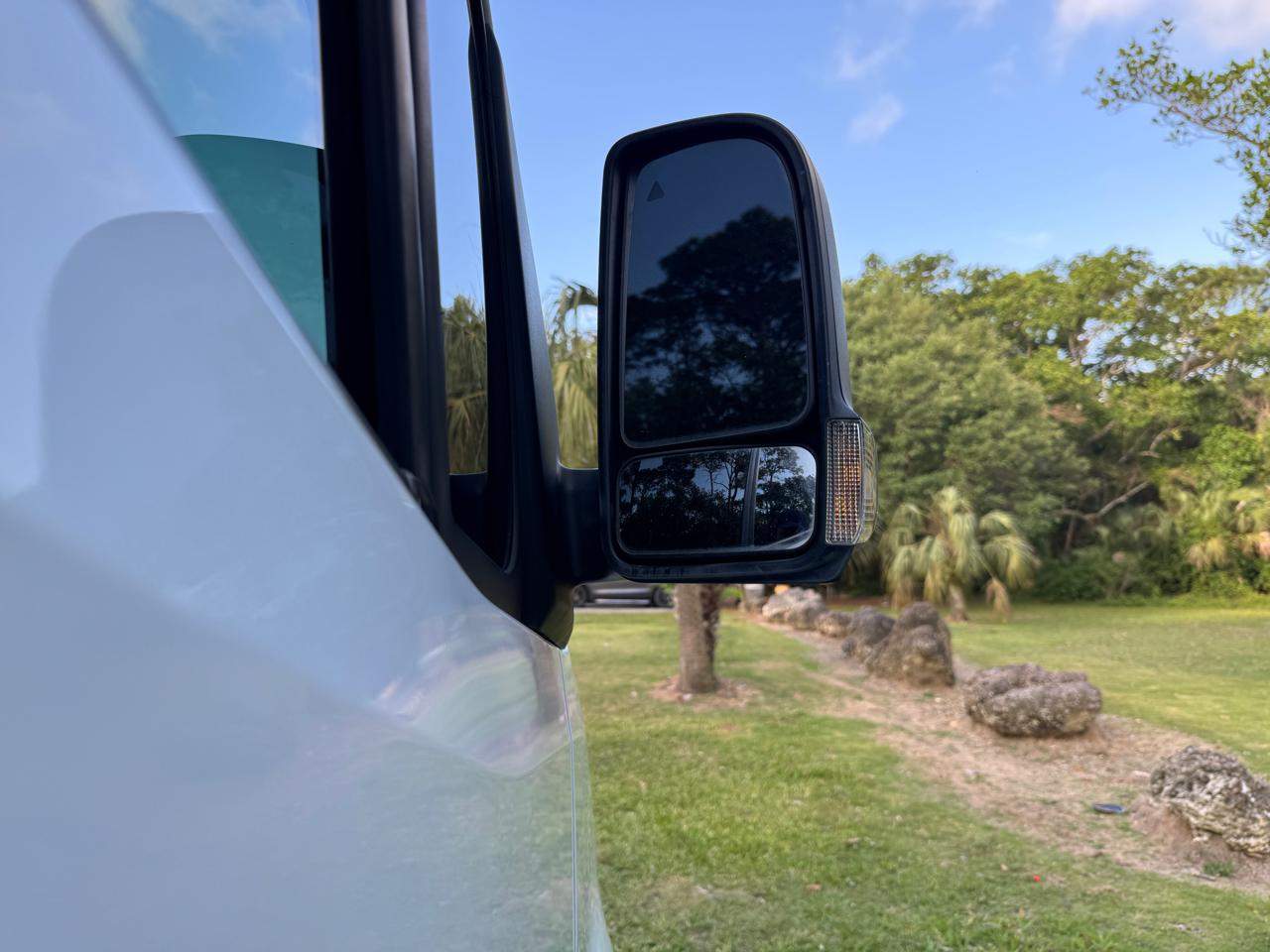 Freightliner Sprinter Van 2500 Standard Roof V6 144" RWD 2019