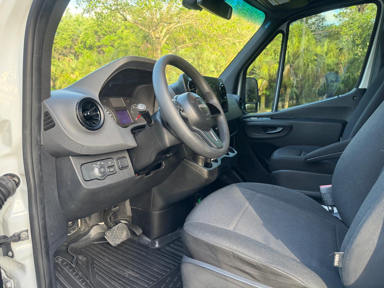 Freightliner Sprinter Van 2500 Standard Roof V6 144" RWD 2019