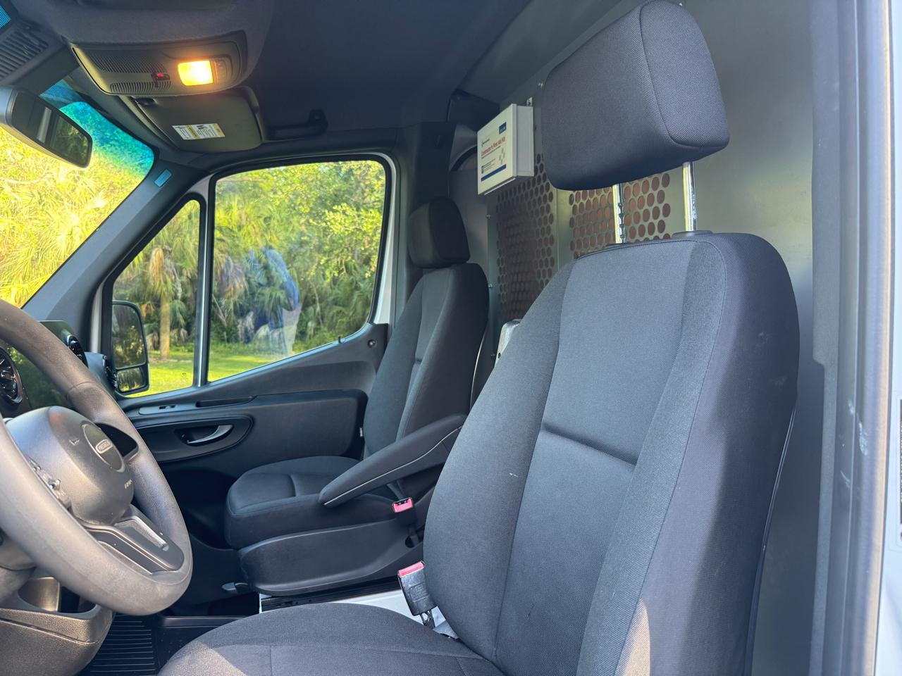 Freightliner Sprinter Van 2500 Standard Roof V6 144" RWD 2019