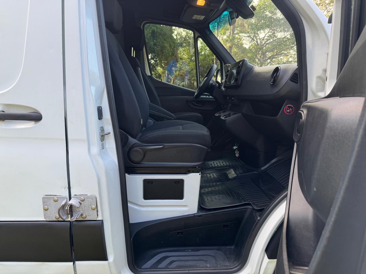 Freightliner Sprinter Van 2500 Standard Roof V6 144" RWD 2019