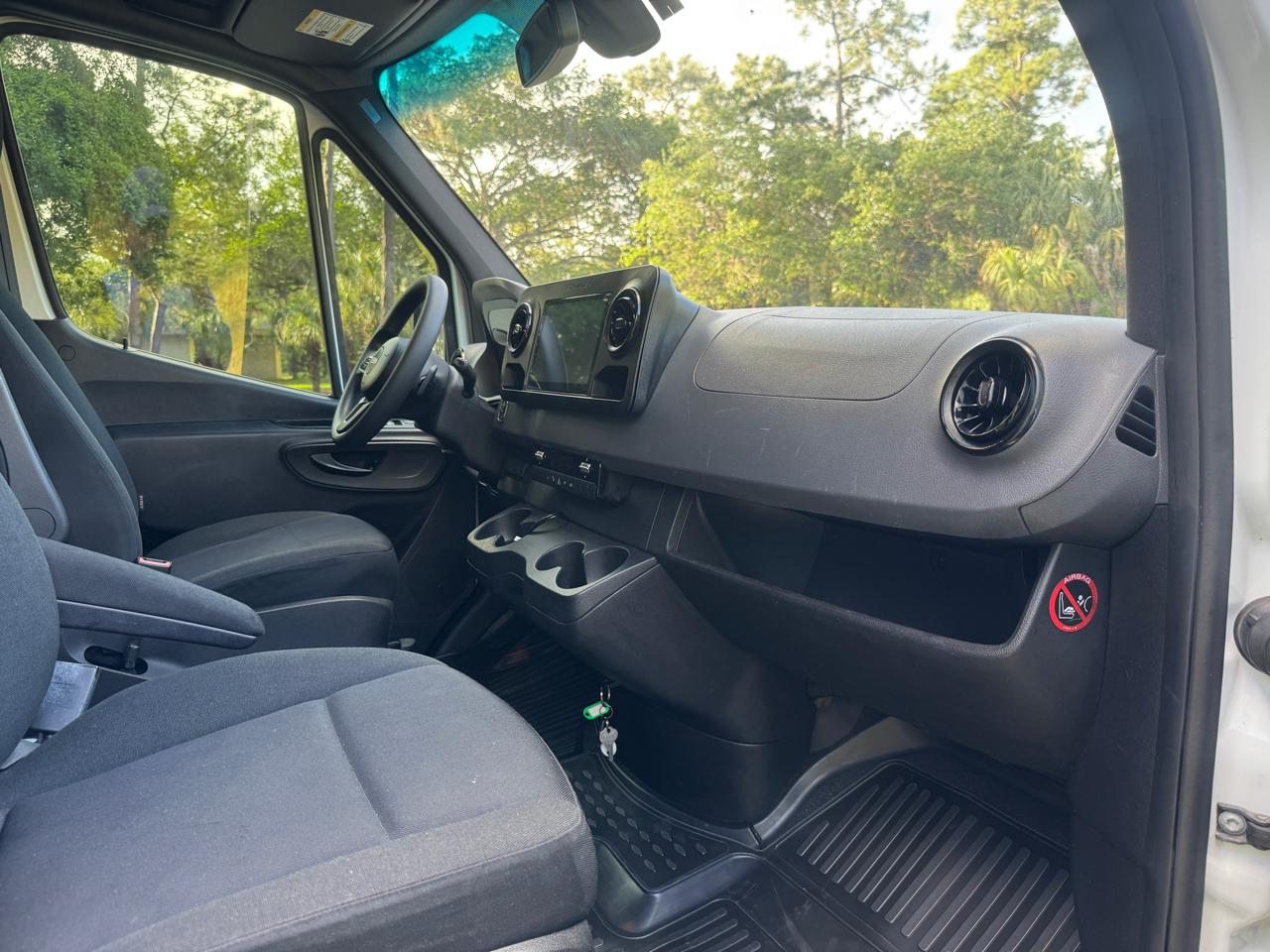 Freightliner Sprinter Van 2500 Standard Roof V6 144" RWD 2019