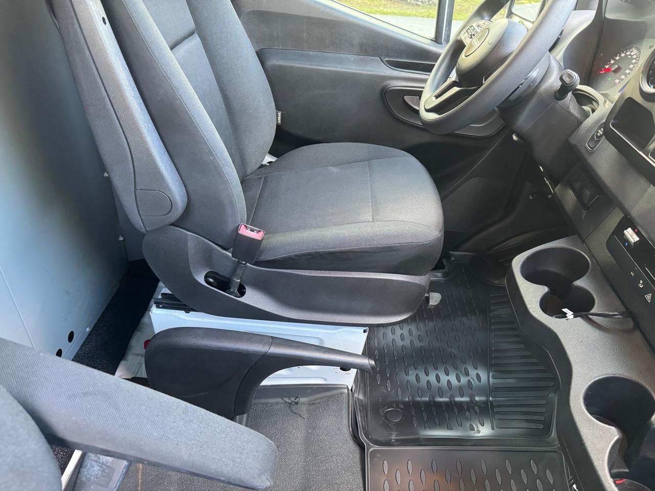 Freightliner Sprinter Van 2500 Standard Roof V6 144" RWD 2019