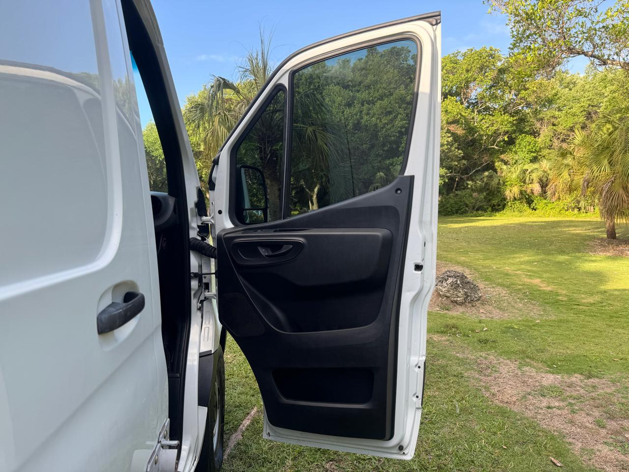 Freightliner Sprinter Van 2500 Standard Roof V6 144" RWD 2019