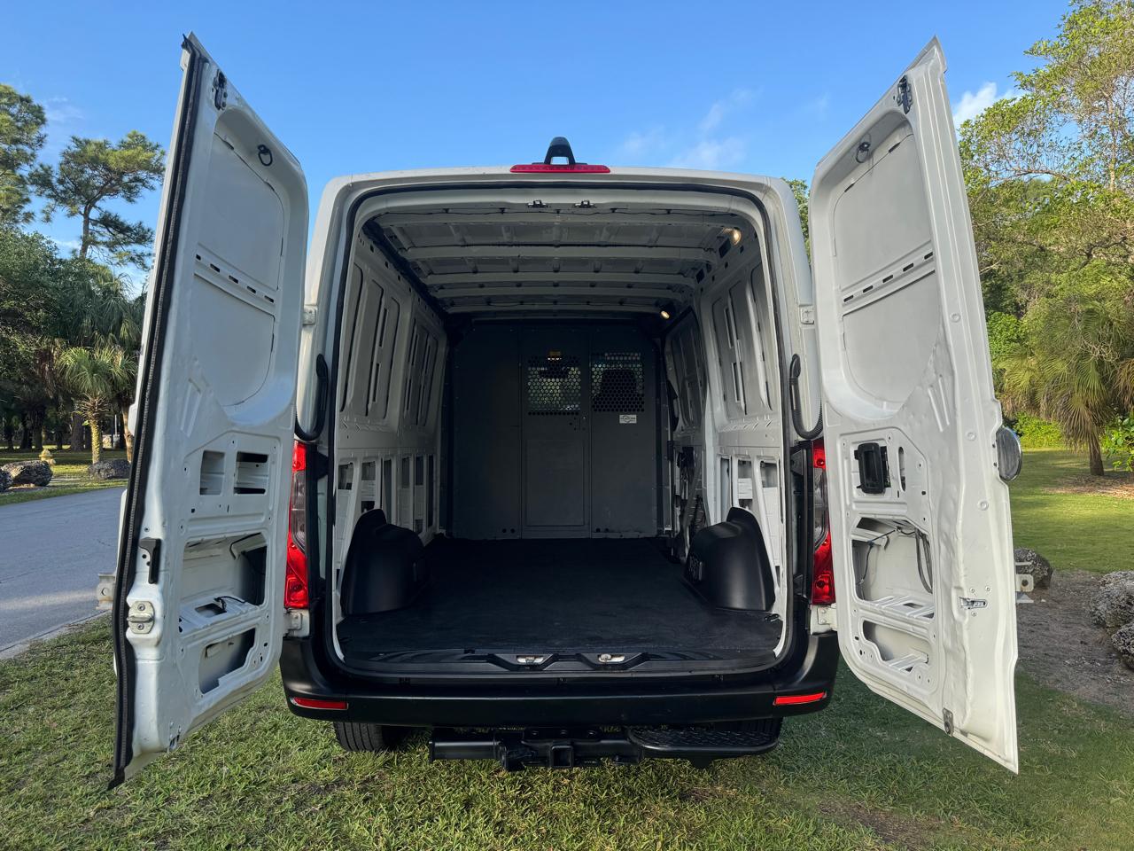 Freightliner Sprinter Van 2500 Standard Roof V6 144" RWD 2019