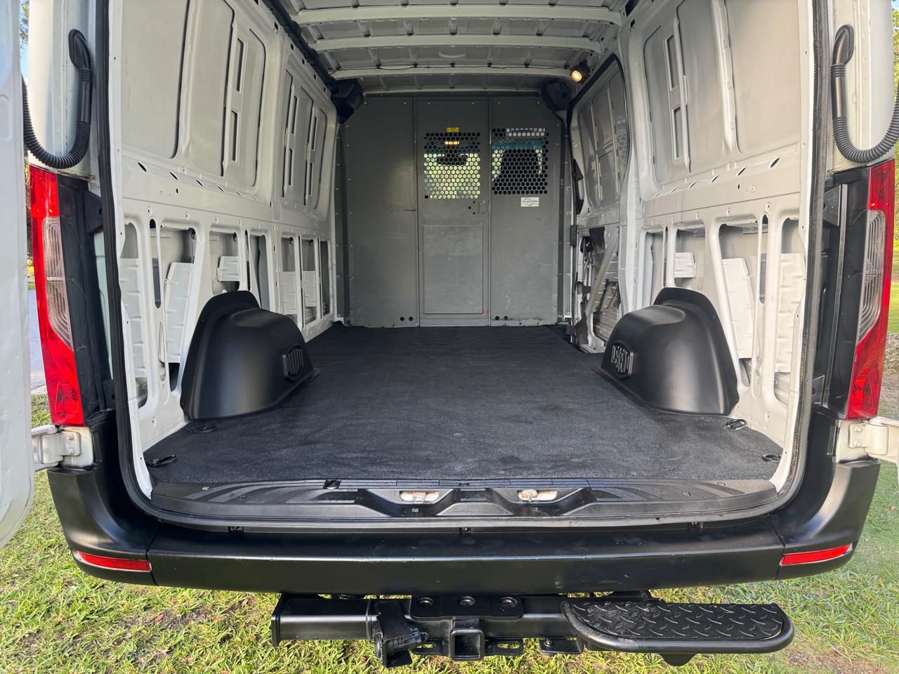 Freightliner Sprinter Van 2500 Standard Roof V6 144" RWD 2019
