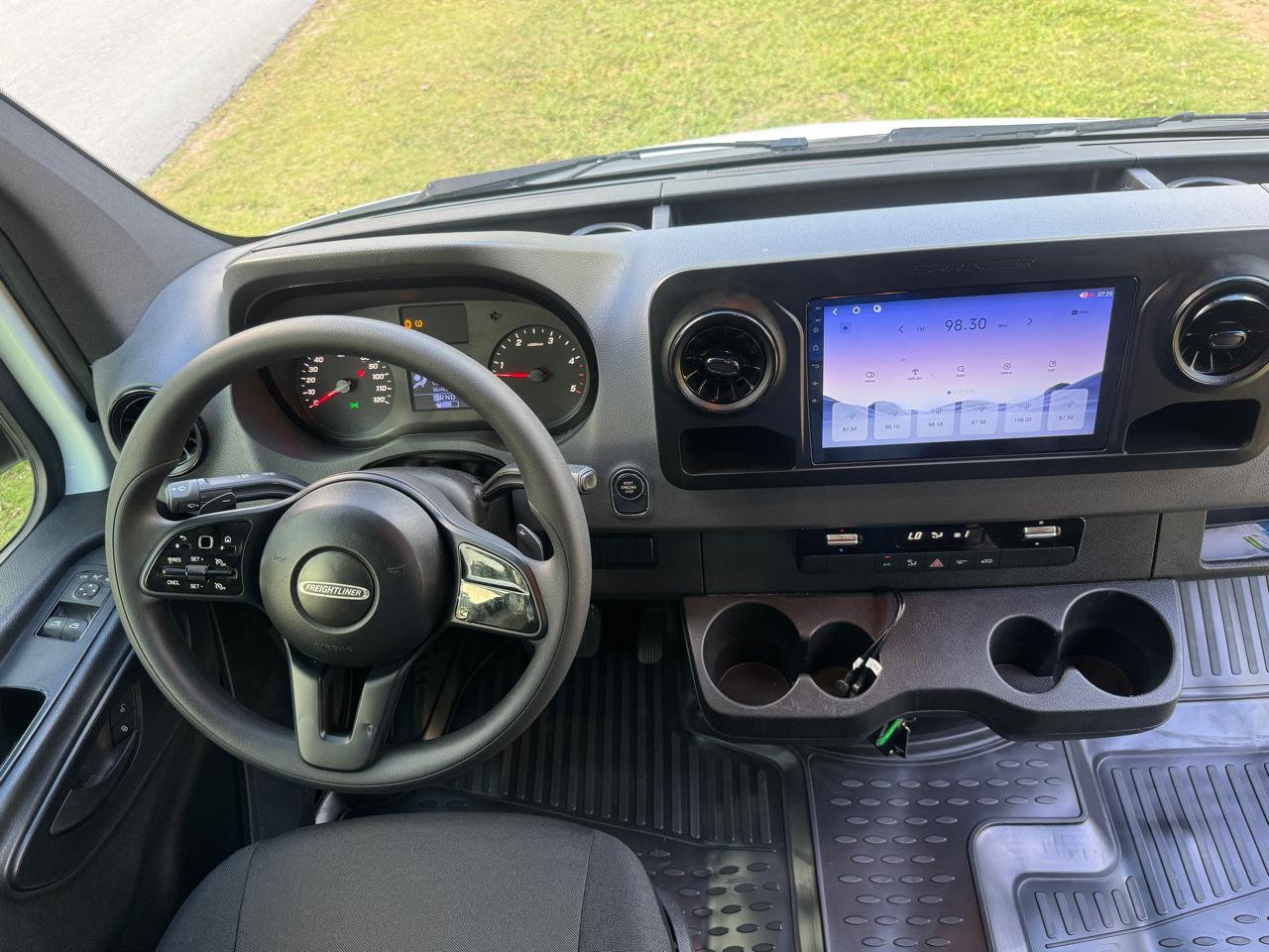Freightliner Sprinter Van 2500 Standard Roof V6 144" RWD 2019