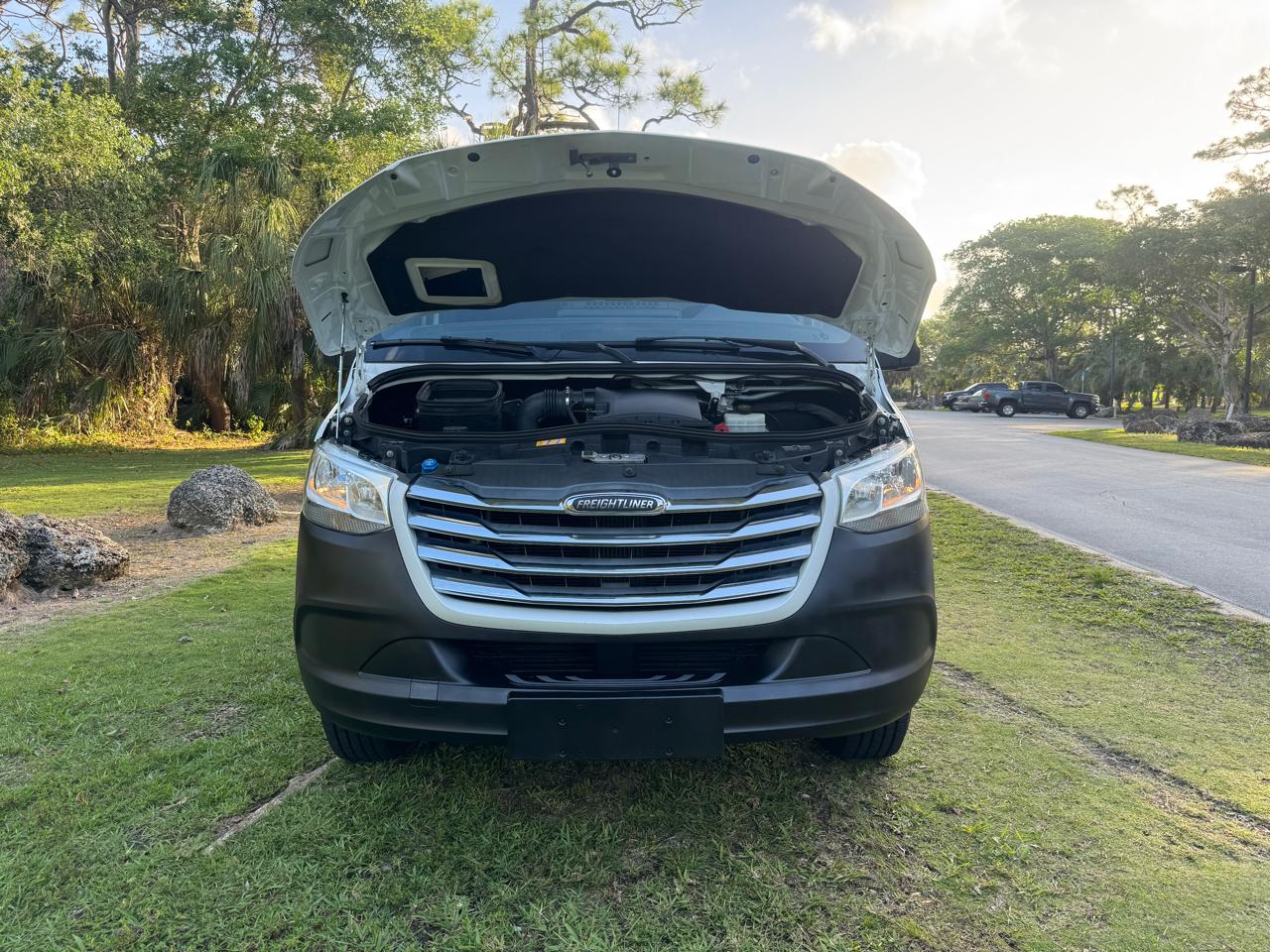 Freightliner Sprinter Van 2500 Standard Roof V6 144" RWD 2019