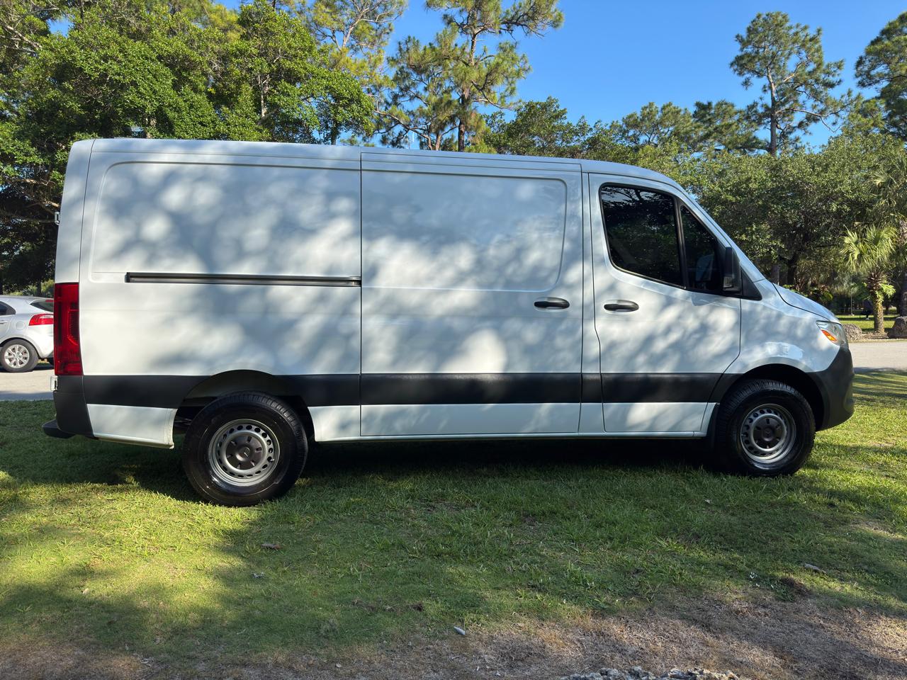 Mercedes-Benz Sprinter Cargo Van 2500 Standard Roof V6 144" RWD 2019