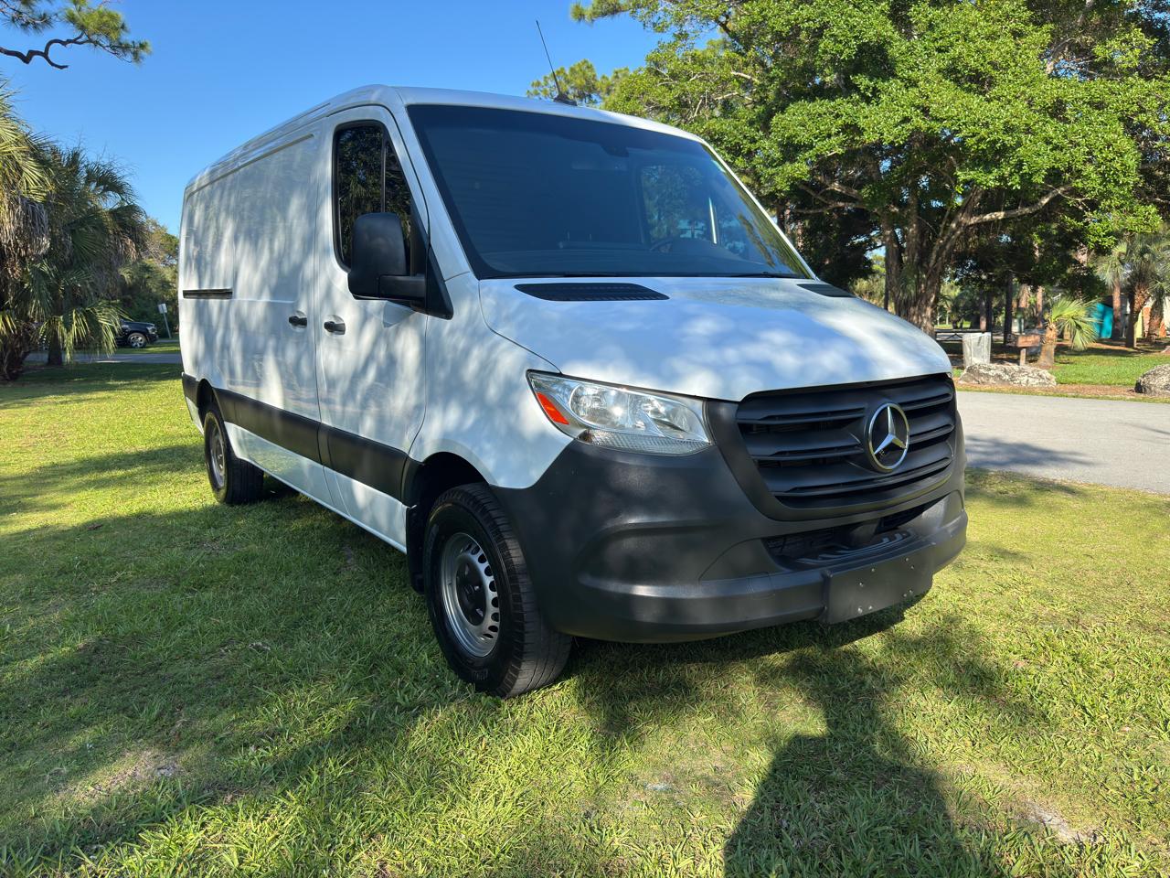 Mercedes-Benz Sprinter Cargo Van 2500 Standard Roof V6 144" RWD 2019