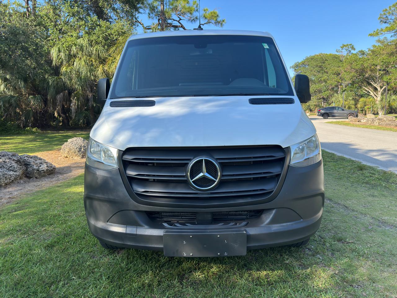 Mercedes-Benz Sprinter Cargo Van 2500 Standard Roof V6 144" RWD 2019