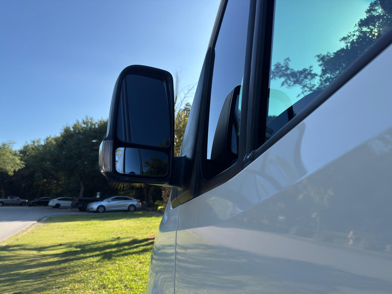 Mercedes-Benz Sprinter Cargo Van 2500 Standard Roof V6 144" RWD 2019