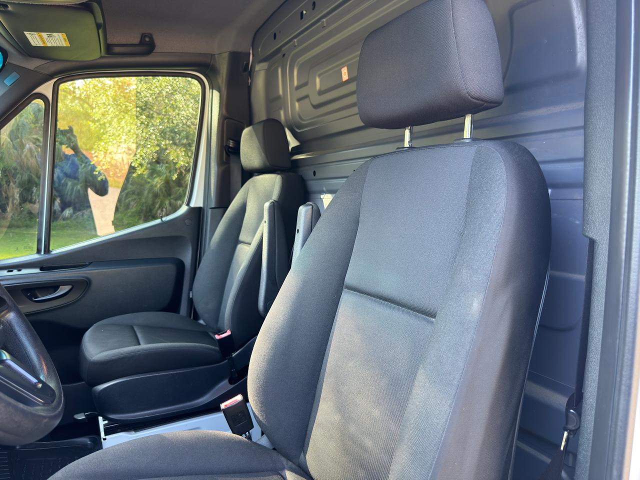 Mercedes-Benz Sprinter Cargo Van 2500 Standard Roof V6 144" RWD 2019