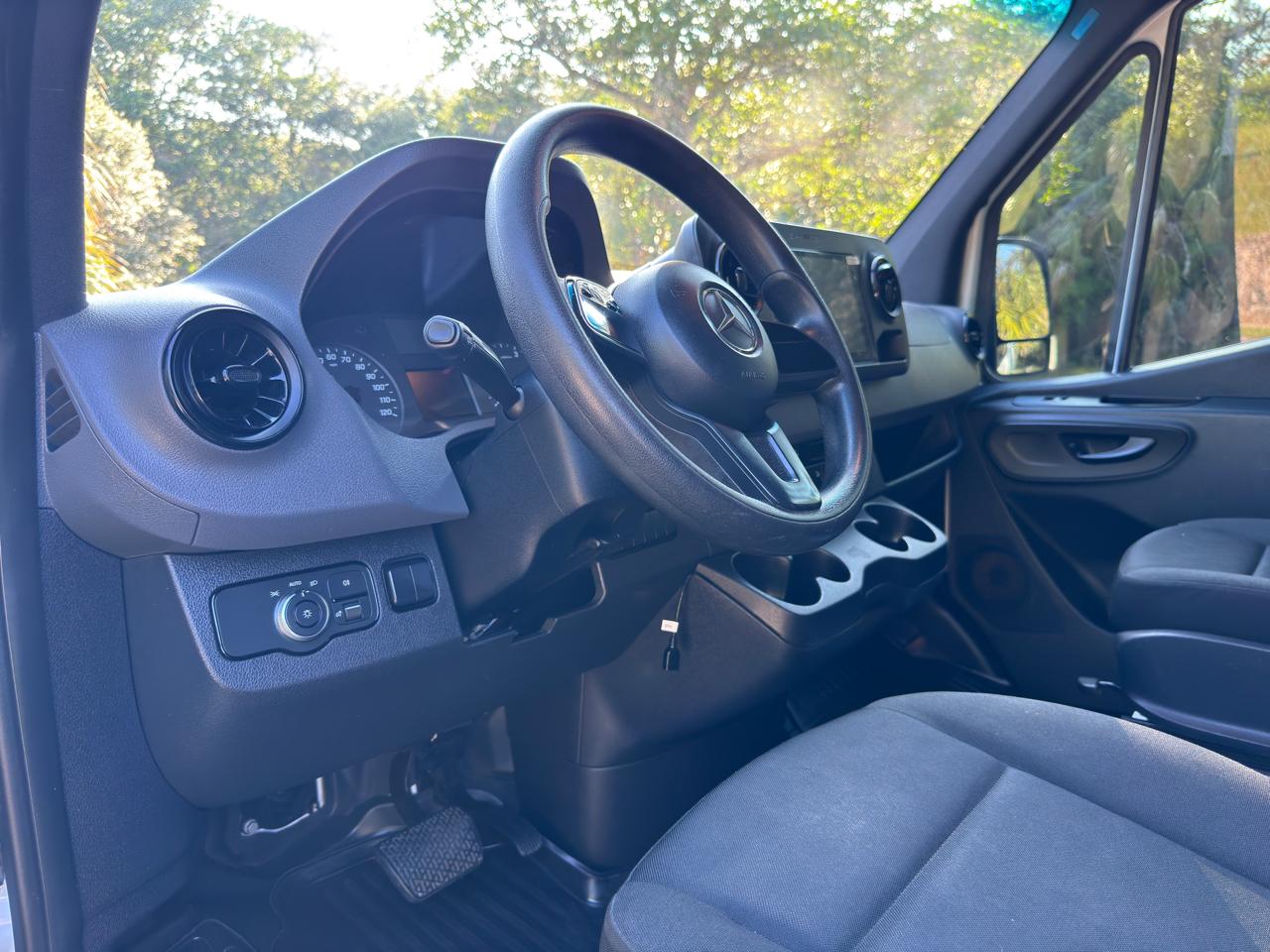 Mercedes-Benz Sprinter Cargo Van 2500 Standard Roof V6 144" RWD 2019