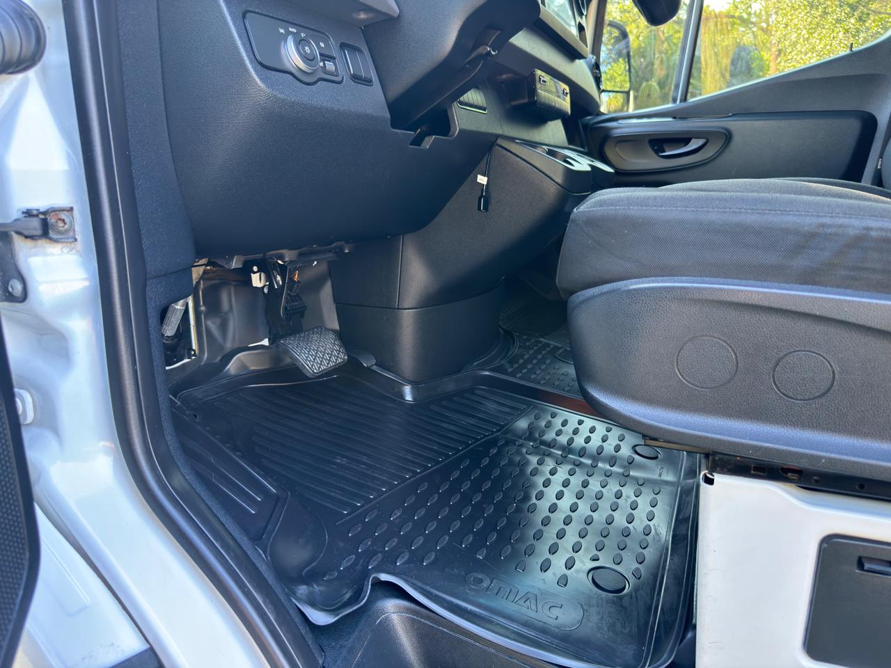 Mercedes-Benz Sprinter Cargo Van 2500 Standard Roof V6 144" RWD 2019