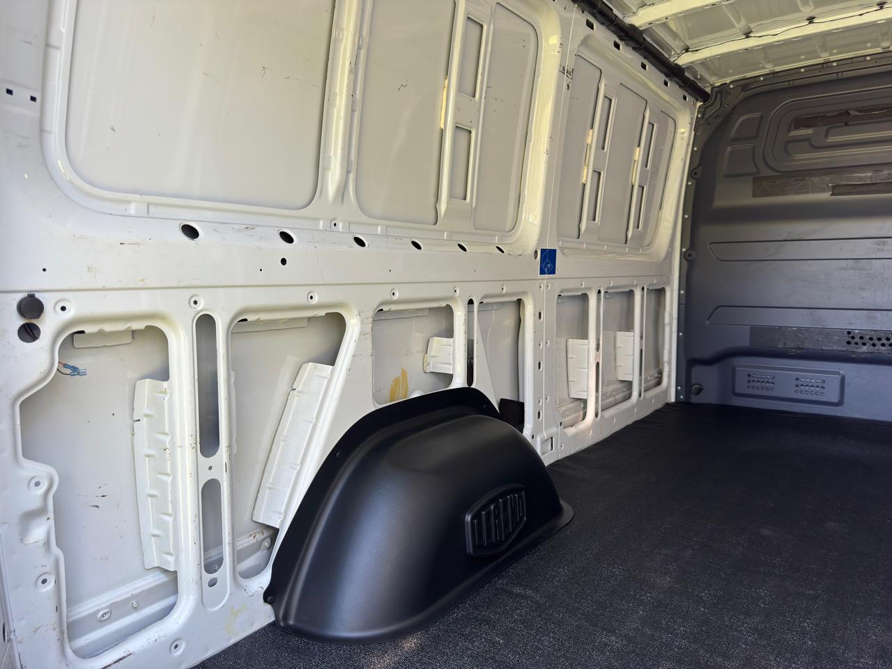 Mercedes-Benz Sprinter Cargo Van 2500 Standard Roof V6 144" RWD 2019