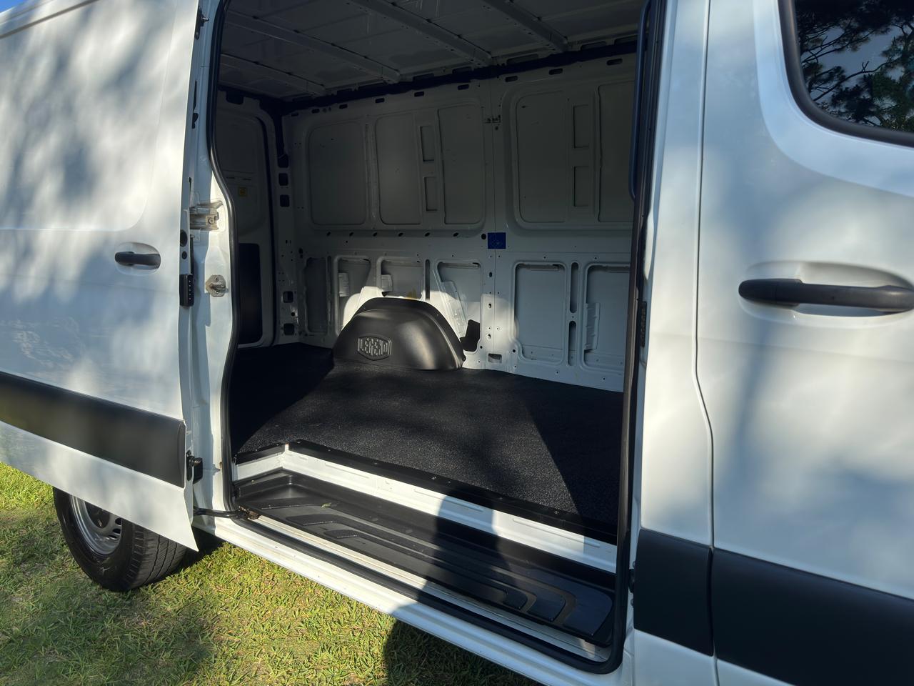 Mercedes-Benz Sprinter Cargo Van 2500 Standard Roof V6 144" RWD 2019