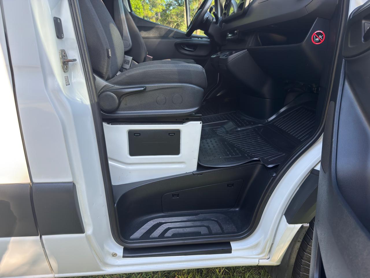 Mercedes-Benz Sprinter Cargo Van 2500 Standard Roof V6 144" RWD 2019