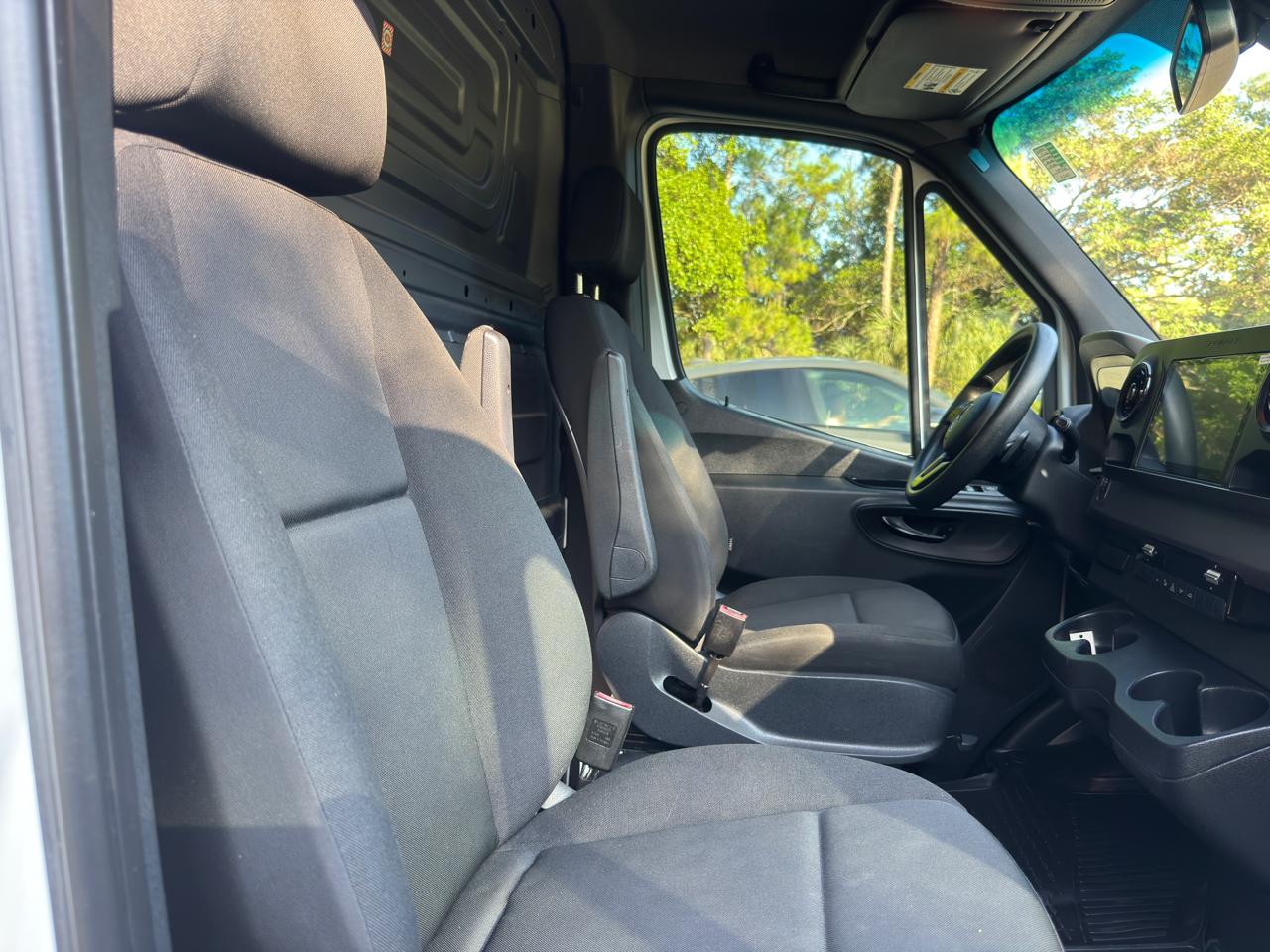 Mercedes-Benz Sprinter Cargo Van 2500 Standard Roof V6 144" RWD 2019