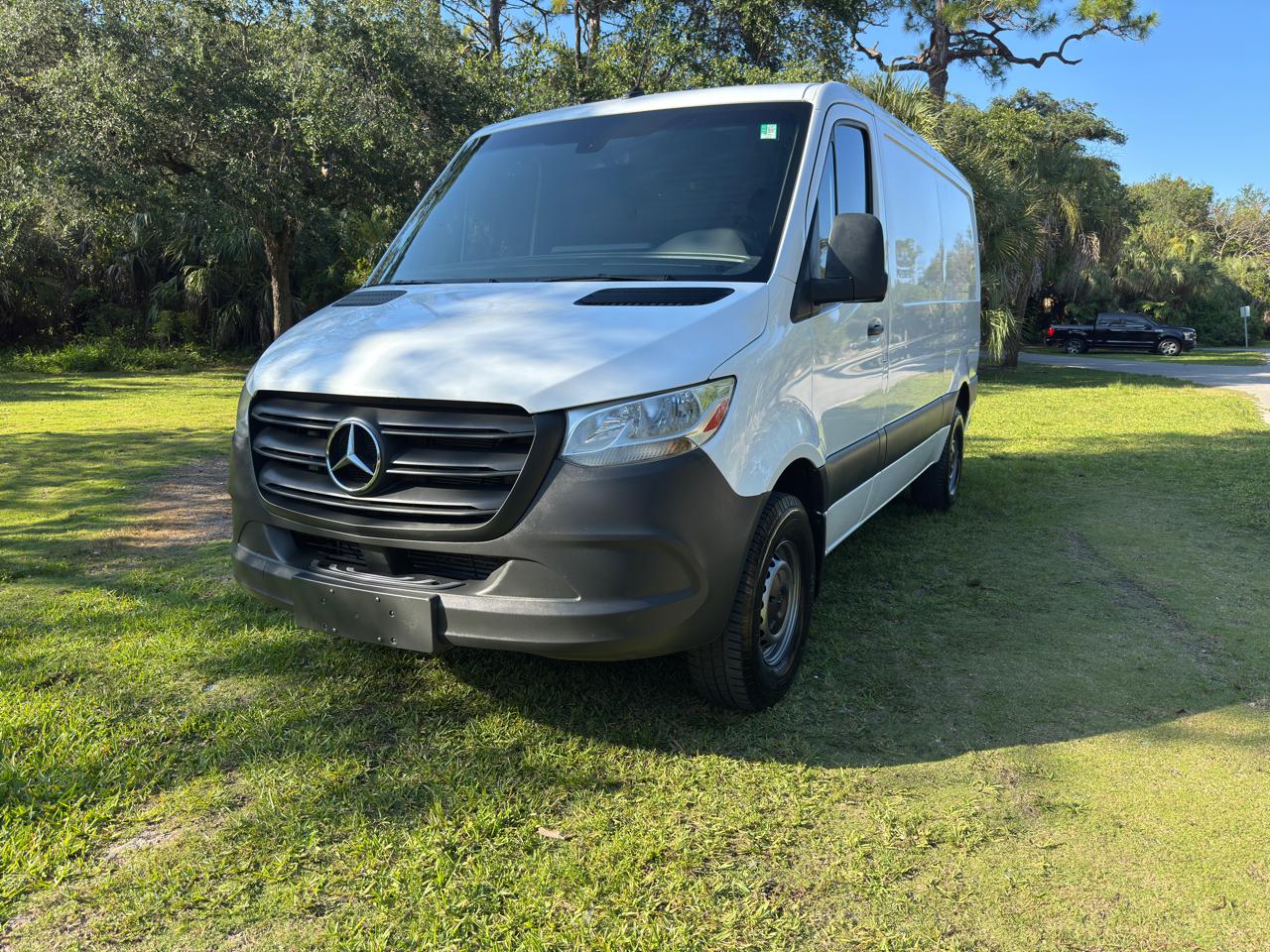 Mercedes-Benz Sprinter Cargo Van 2500 Standard Roof V6 144" RWD 2019