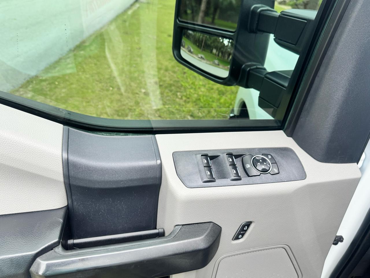 Ford Super Duty F-250 SRW XLT 4WD Crew Cab 8' Box 2022