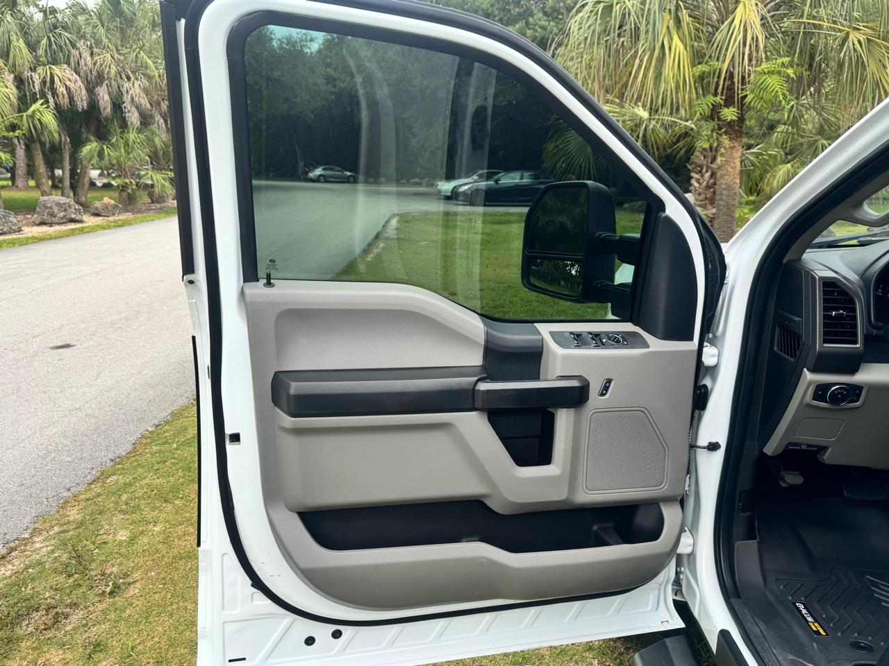 Ford Super Duty F-250 SRW XLT 4WD Crew Cab 8' Box 2022