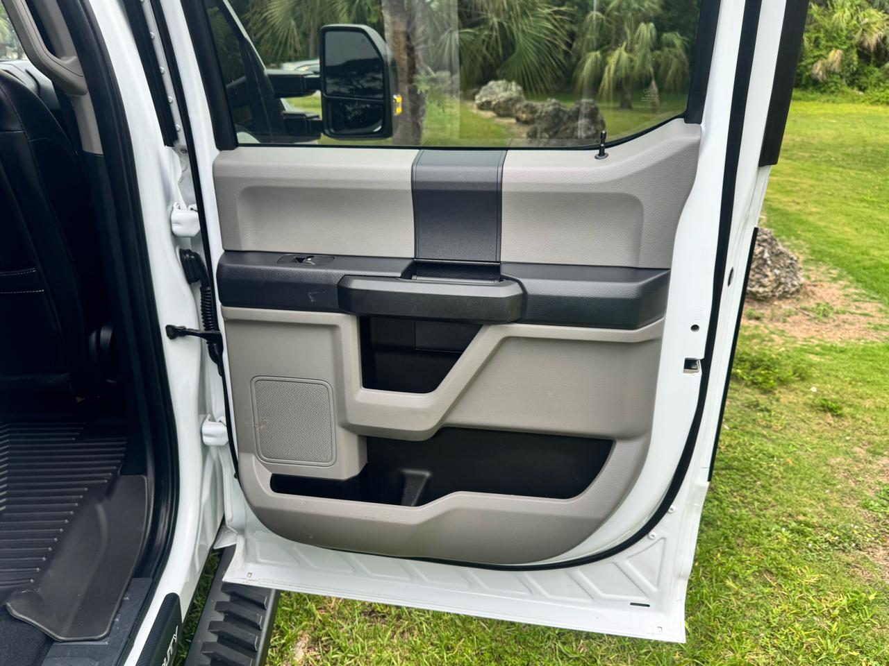 Ford Super Duty F-250 SRW XLT 4WD Crew Cab 8' Box 2022