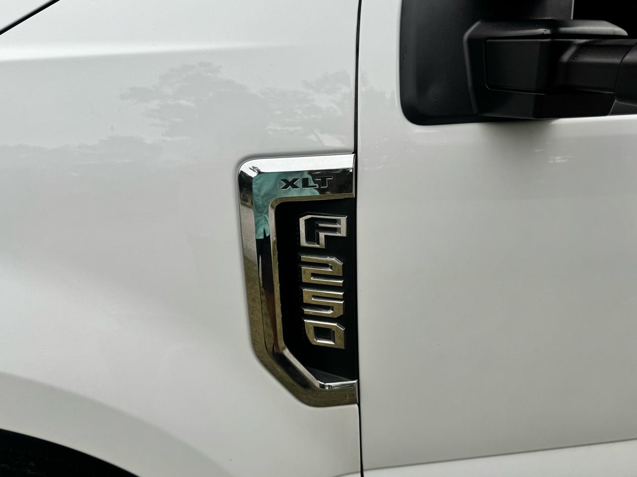 Ford Super Duty F-250 SRW XLT 4WD Crew Cab 8' Box 2022