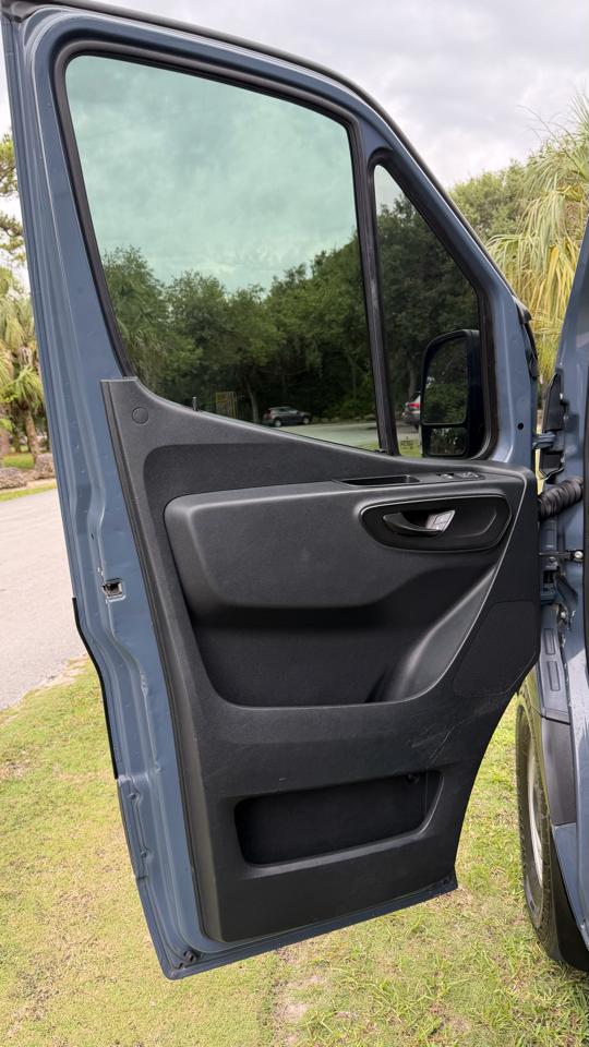 Mercedes-Benz Sprinter Van 2500 High Roof V6 170" RWD 2019