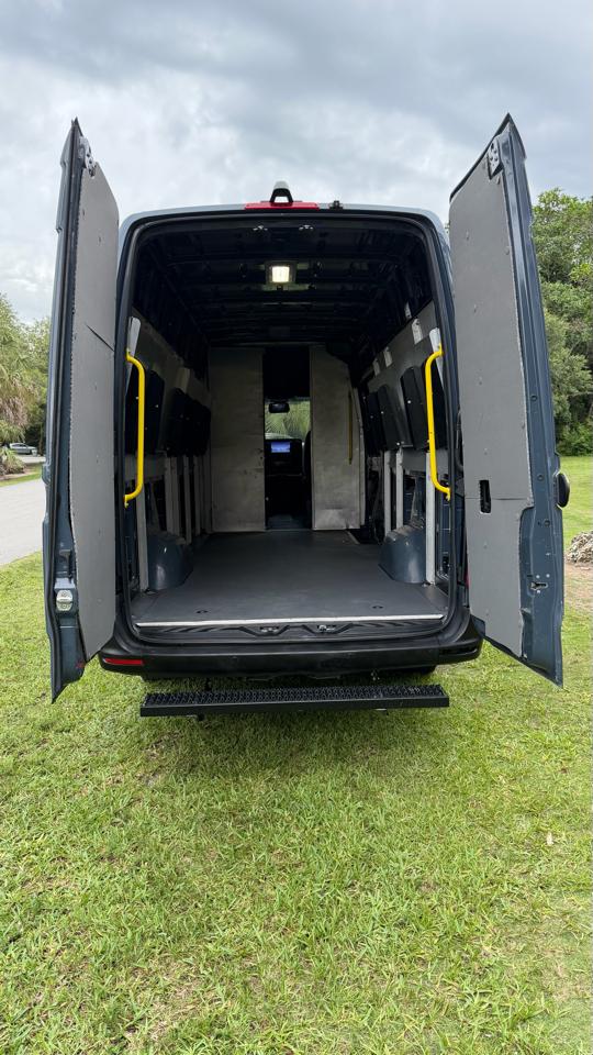Mercedes-Benz Sprinter Van 2500 High Roof V6 170" RWD 2019