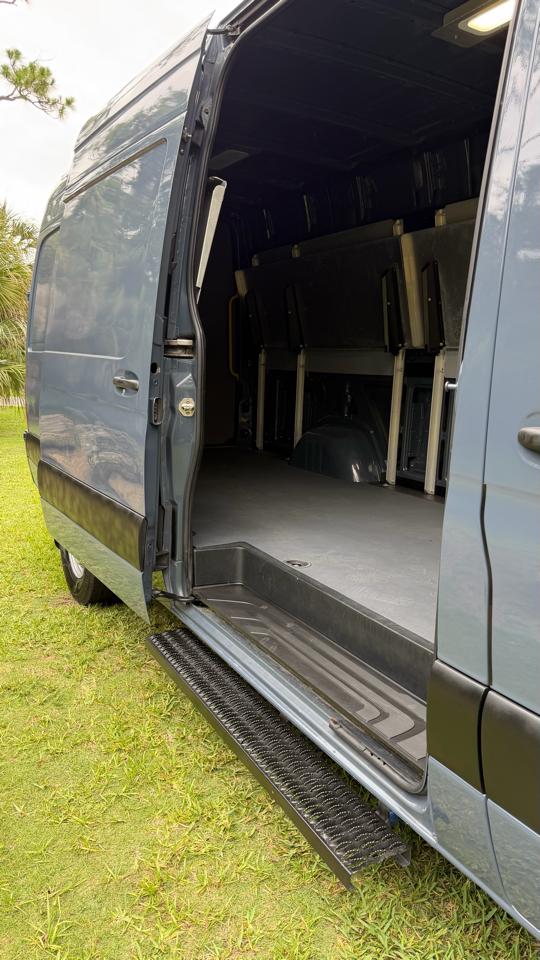 Mercedes-Benz Sprinter Van 2500 High Roof V6 170" RWD 2019