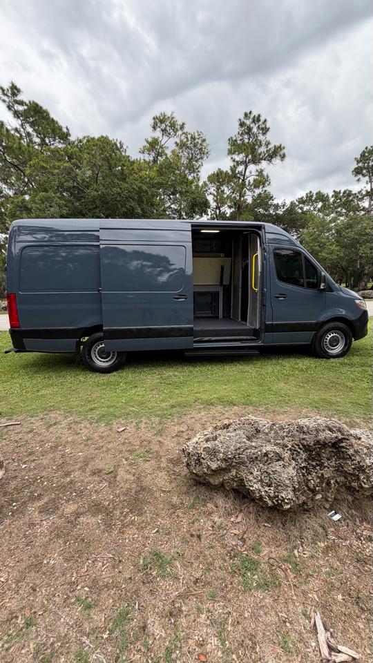 Mercedes-Benz Sprinter Van 2500 High Roof V6 170" RWD 2019
