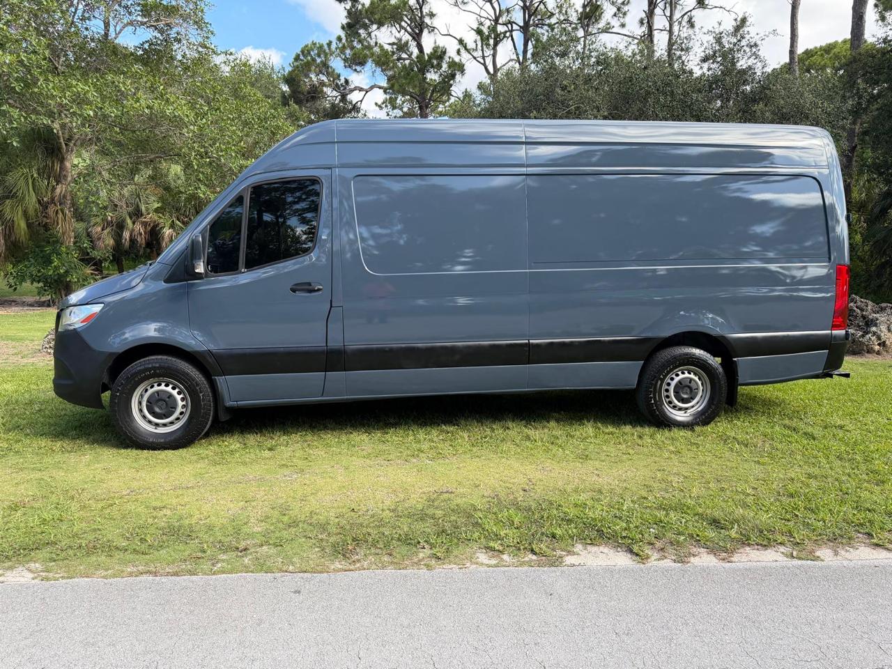 Mercedes-Benz Sprinter Van 2500 High Roof V6 170" RWD 2019