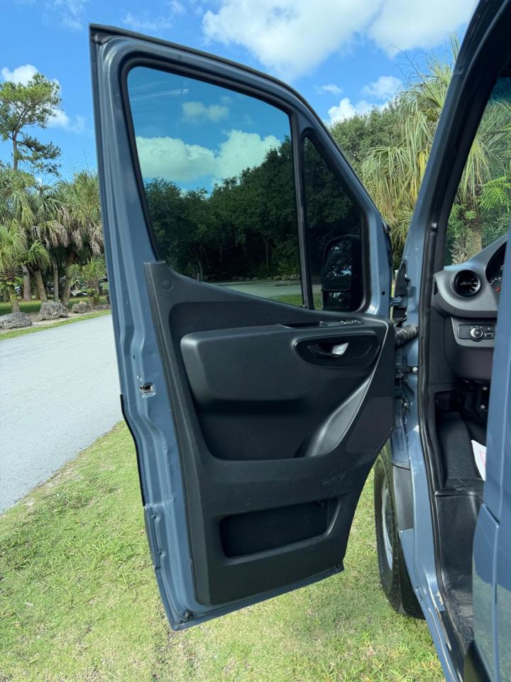 Mercedes-Benz Sprinter Van 2500 High Roof V6 170" RWD 2019