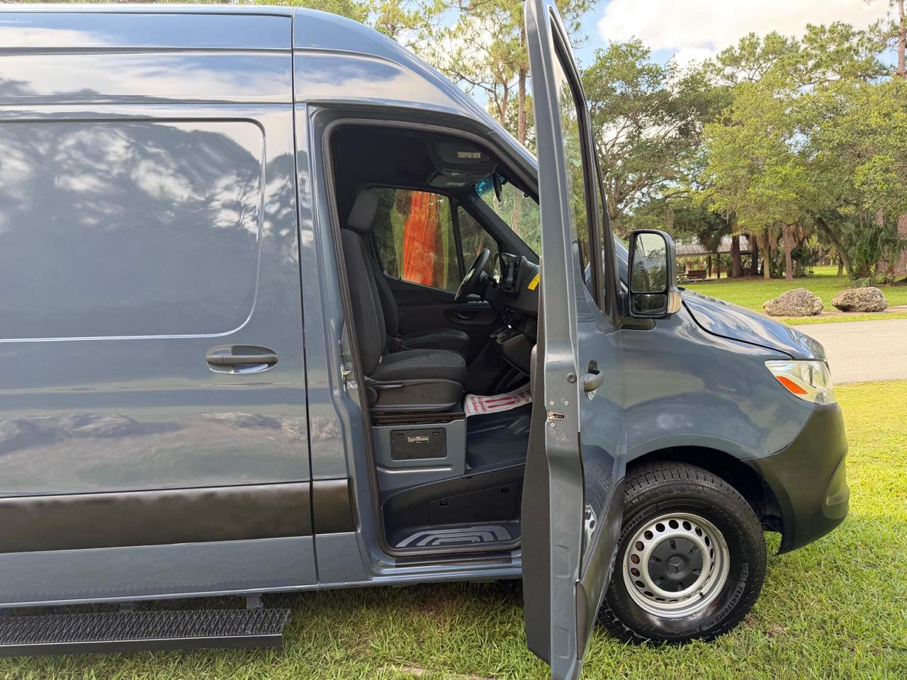 Mercedes-Benz Sprinter Van 2500 High Roof V6 170" RWD 2019
