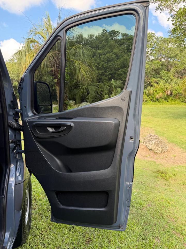 Mercedes-Benz Sprinter Van 2500 High Roof V6 170" RWD 2019