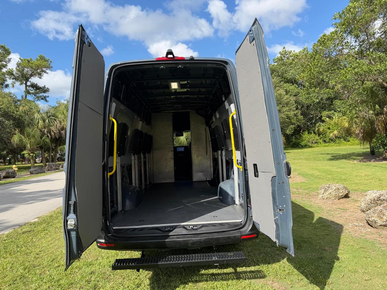Mercedes-Benz Sprinter Van 2500 High Roof V6 170" RWD 2019