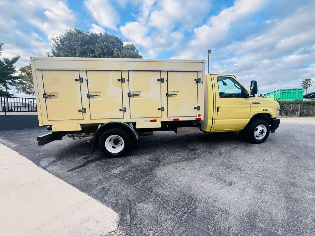 Ford E-Series Cutaway E-450 DRW 158" WB 2021