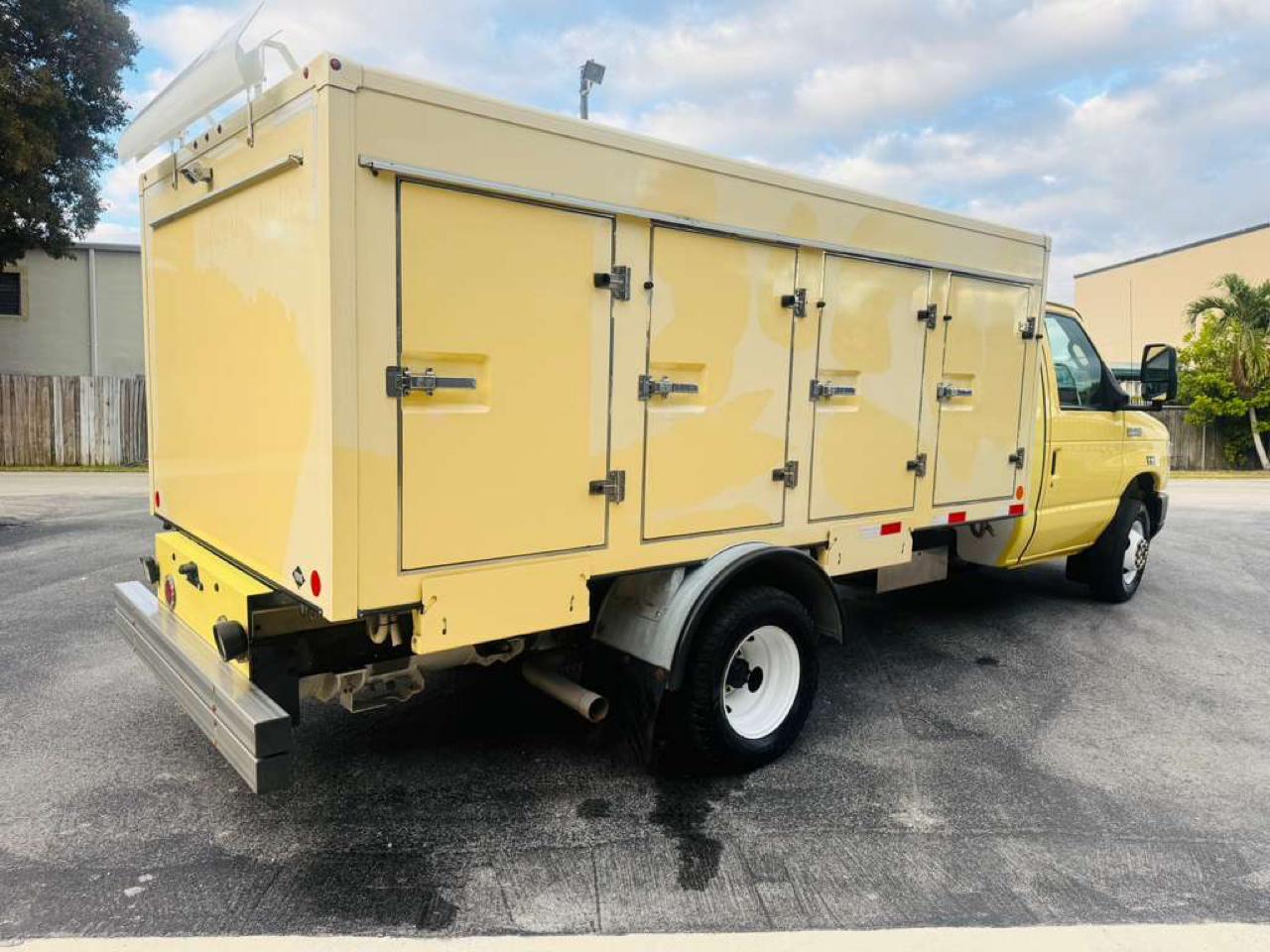 Ford E-Series Cutaway E-450 DRW 158" WB 2021