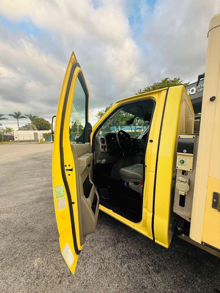 Ford E-Series Cutaway E-450 DRW 158" WB 2021