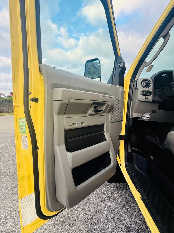 Ford E-Series Cutaway E-450 DRW 158" WB 2021