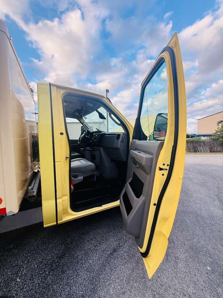 Ford E-Series Cutaway E-450 DRW 158" WB 2021