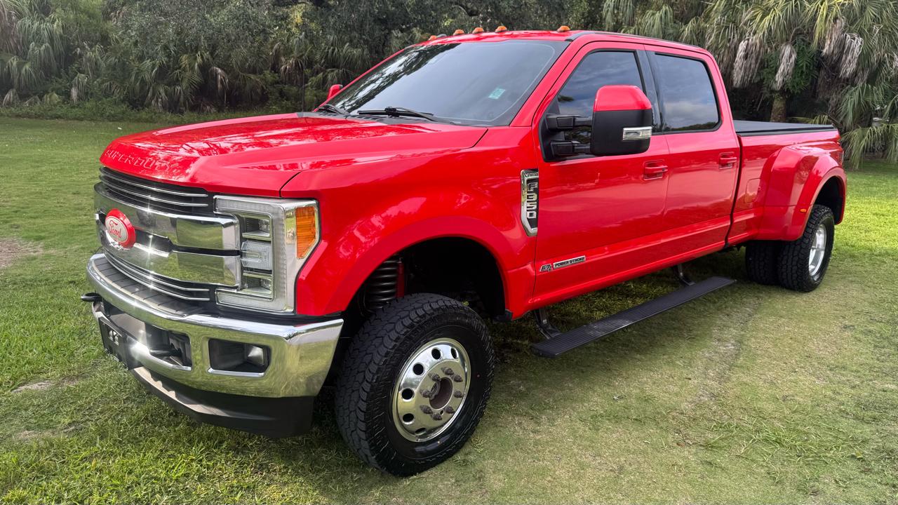 Ford Super Duty F-350 DRW Lariat 4WD Crew Cab 8' Box 2017