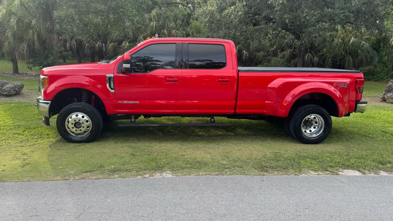 Ford Super Duty F-350 DRW Lariat 4WD Crew Cab 8' Box 2017
